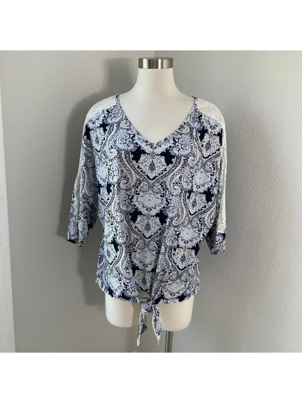 Roz & Ali Womens Plus 1X Lace Accent Tie Front Shirt V Neck Paisley Blouse Top